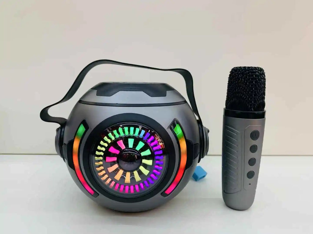 KaraSound™ – Sonido potente, luces LED y micrófono incluido en un solo equipo